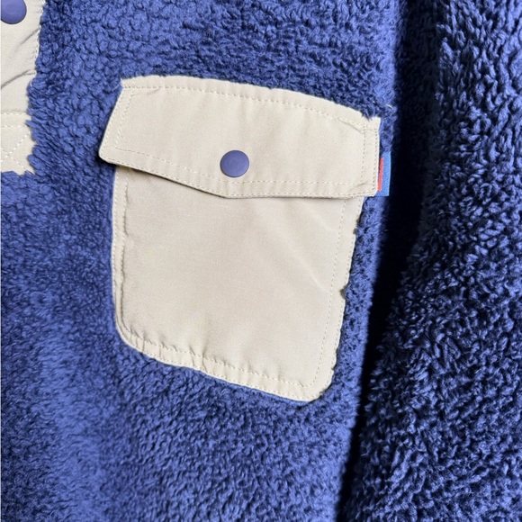 Marine Layer Navy Fleece with Tan Detail
COLLECTION
RE-SPUN SHERPA CORBET - Picture 4 of 7